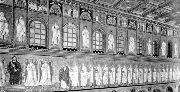 Внутреннее убранство и мозаика центрального нефа церкви Сант Аполлинаре Нуово. Равенна. Италия. VI  в.