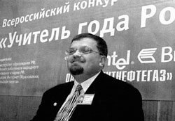 Лауреат Всероссийского конкурса «Учитель года России — 2003» Игорь Карачевцев