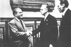 27—28 сентября 1939 г. в ходе переговоров Молотова с Риббентропом в Москве была зафиксирована «дружба» между «социалистическим» государством и нацистским режимом