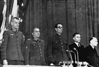 Члены Президиума КОНР (слева направо): Ф.И. Трухин, Г.Н. Жиленков, А.А. Власов, В.Ф. Малышкин, Д.Е. Закутный. Берлин, 18 ноября 1944 г.