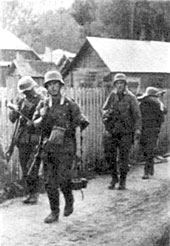 Первые немецкие солдаты на оккупированной территории