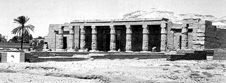 Вид храма Сети I в Курне, построенного «на тропе, на которой покоится Ра» (дорога в Долину Царей)