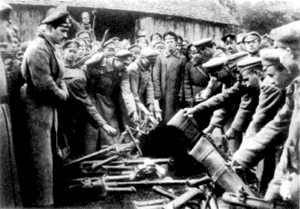 Разоружение корниловцев после августовского выступления. 1917 г.