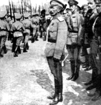 Генерал Л.Г. Корнилов и М.О. Неженцев. 1917 г.