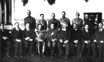 Временное правительство (второй коалиционный состав) чествует генерала Корнилова. Петроград. 1917 г.