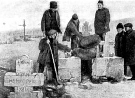 Крестьяне выкапывают зерно, спрятанное на кладбище. Одесский округ. 1928 г.