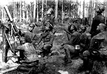 Стрелки 5-го Земгальского полка сбивают немецкий аэроплан