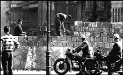 Сооружение Берлинской стены. 1961 г.
