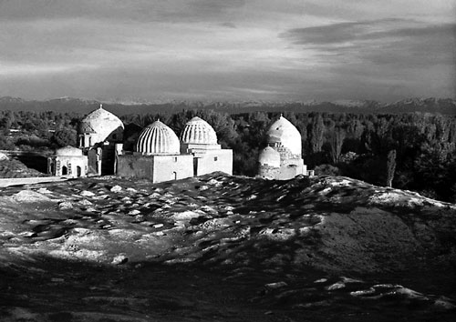Мечеть Шахи-Зинде в Самарканде на фоне Памира. С.М.Прокудин-Горский. Между 1905—1915 гг.