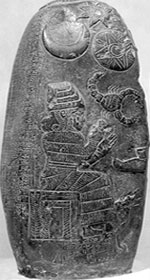Каменная стела с изображением бога Ану на троне под полумесяцем Сина, звездой Иштар и солнечным диском Шамашем. XIII в. до н.э.