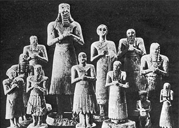 Группа людей, готовящихся к жертвоприношению. Найдены при раскопках шумерского храма на холме Асмар, близ одного из притоков Тигра