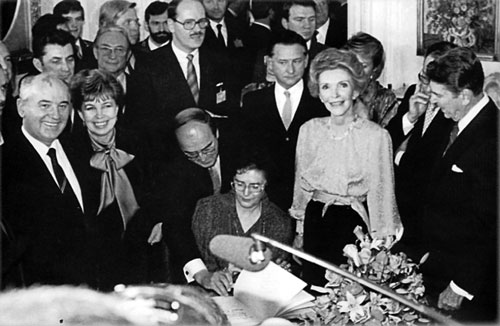 Ноябрь 1985 г. Советско-американская встреча в Женеве.