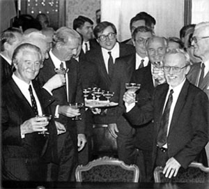 Первый тост за объединённую Германию. 12 сентября 1990 г. в Москве подписан договор об окончательном урегулировании Германского вопроса